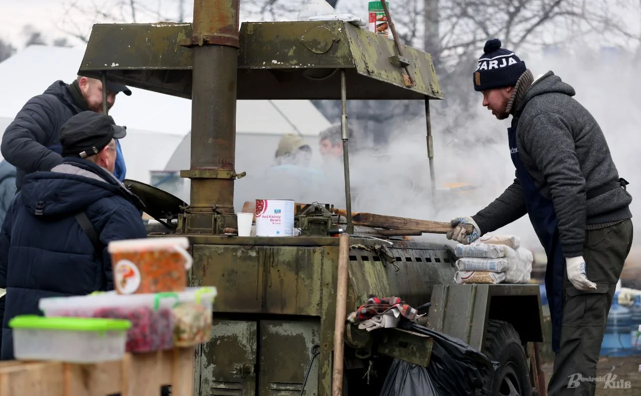 300 переселенців у Вінниці харчуються з польової кухні