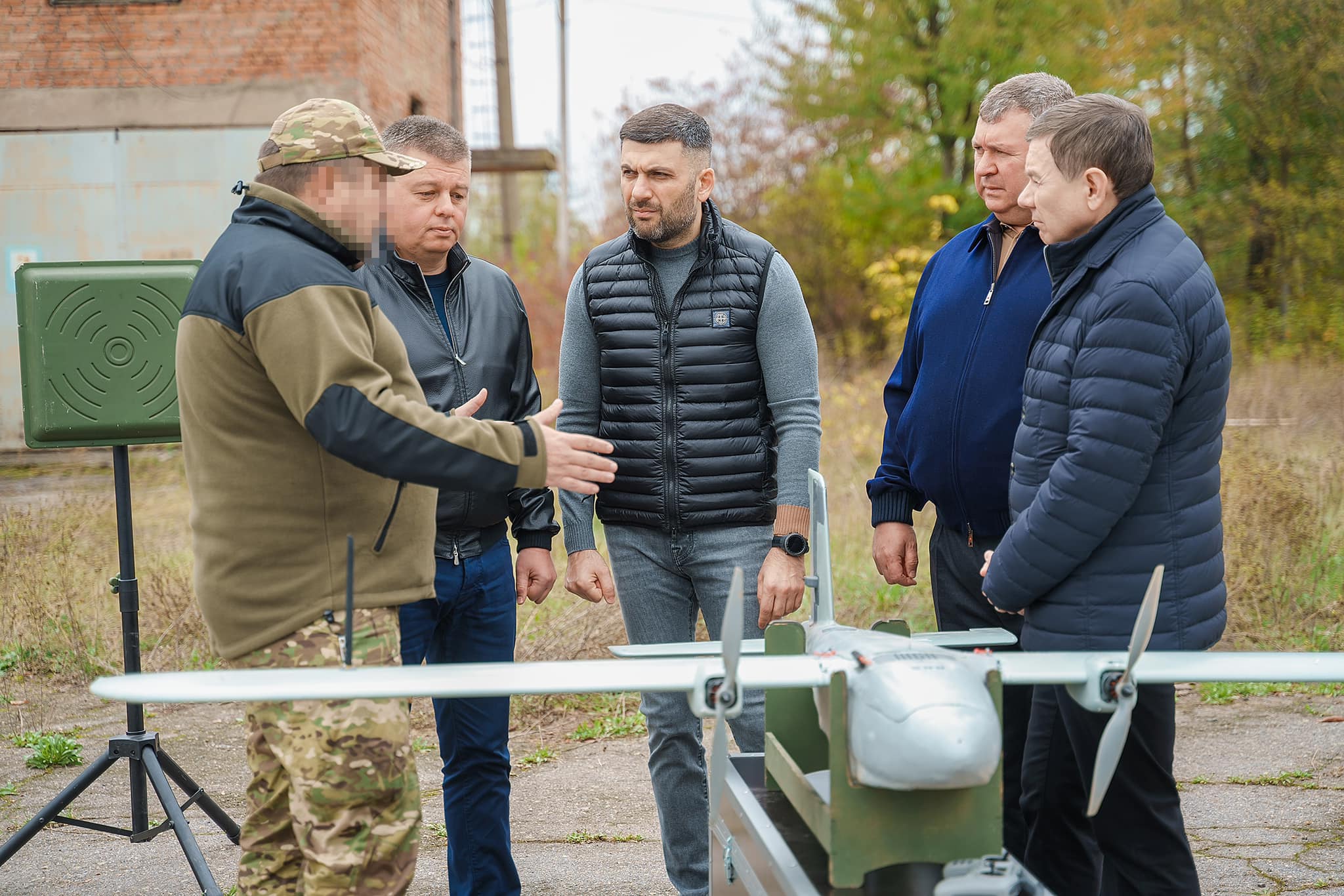 Гройсман, місцева влада та їх Гумштаб: піар на війні та понад півтора мільярда бюджетних гривень на ЗСУ