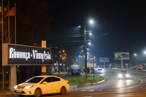 У Вінниці скаржаться на жахливий стан зупинок на Барському шосе