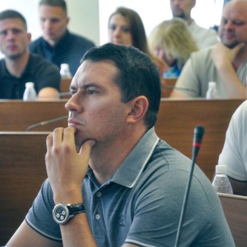 Мільйонні дивіденди, вантажівки та швейцарський люкс: що приховує декларація вінницького депутата Ковальчука