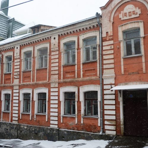 Двоповерхову комунальну будівлю колишнього ЖЕКу по Монастирській готують до приватизації