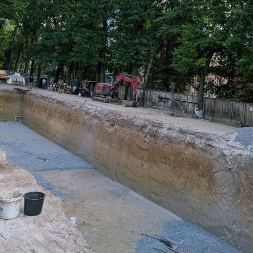 Будівництво замість кіосків: у Вінниці біля «Студентської» натомість тимчасових павільйонів зводять двоповерхову комерцію