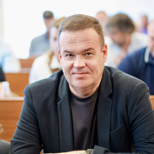 Автопарк, заощадження в валюті та доходи на заводі «Маяк»: чим володіє вінницький депутат Вячеслав Терліковський