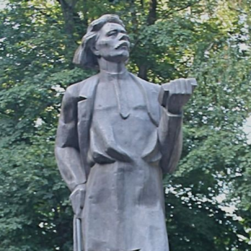 Вінничанка запропонувала декомунізувати пам’ятник Горькому у Центральному парку